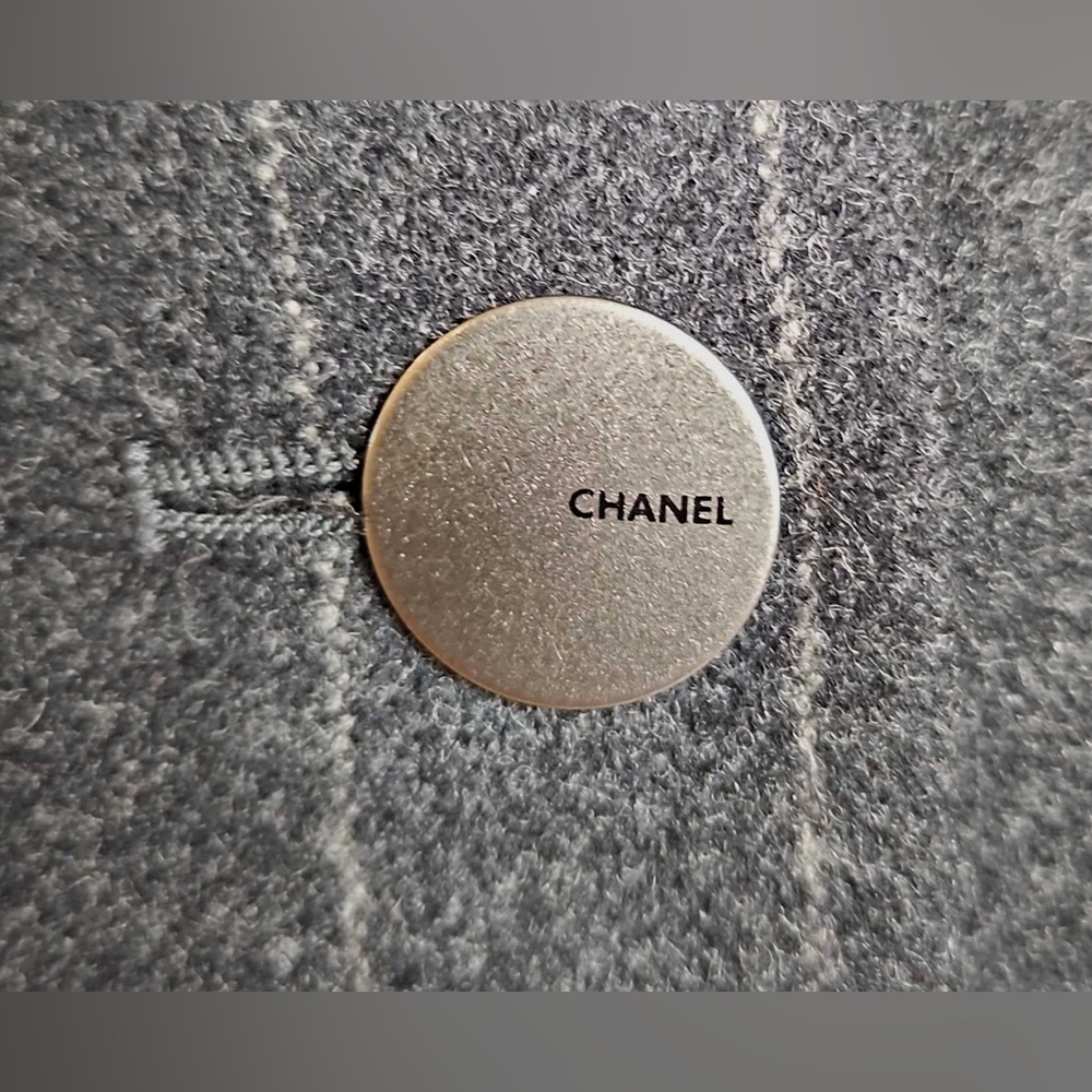 CHANEL Wool & Silk Jacket - Picture 7 of 9